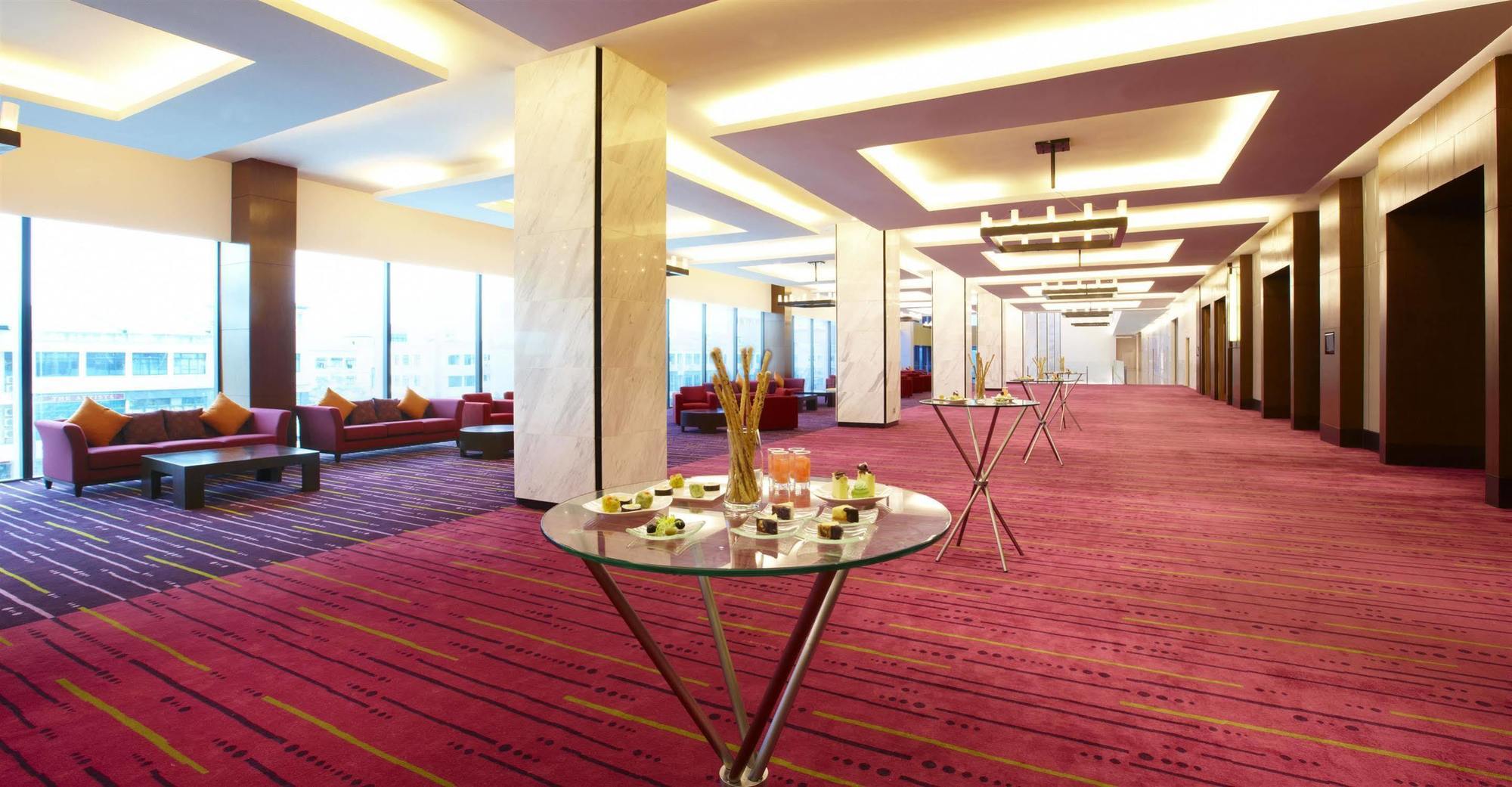 Four Points By Sheraton Kuching Hotel Exterior foto